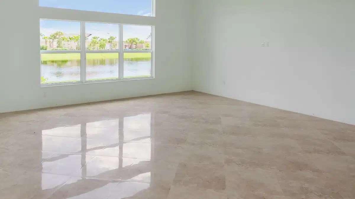 Como limpar porcelanato sem manchar