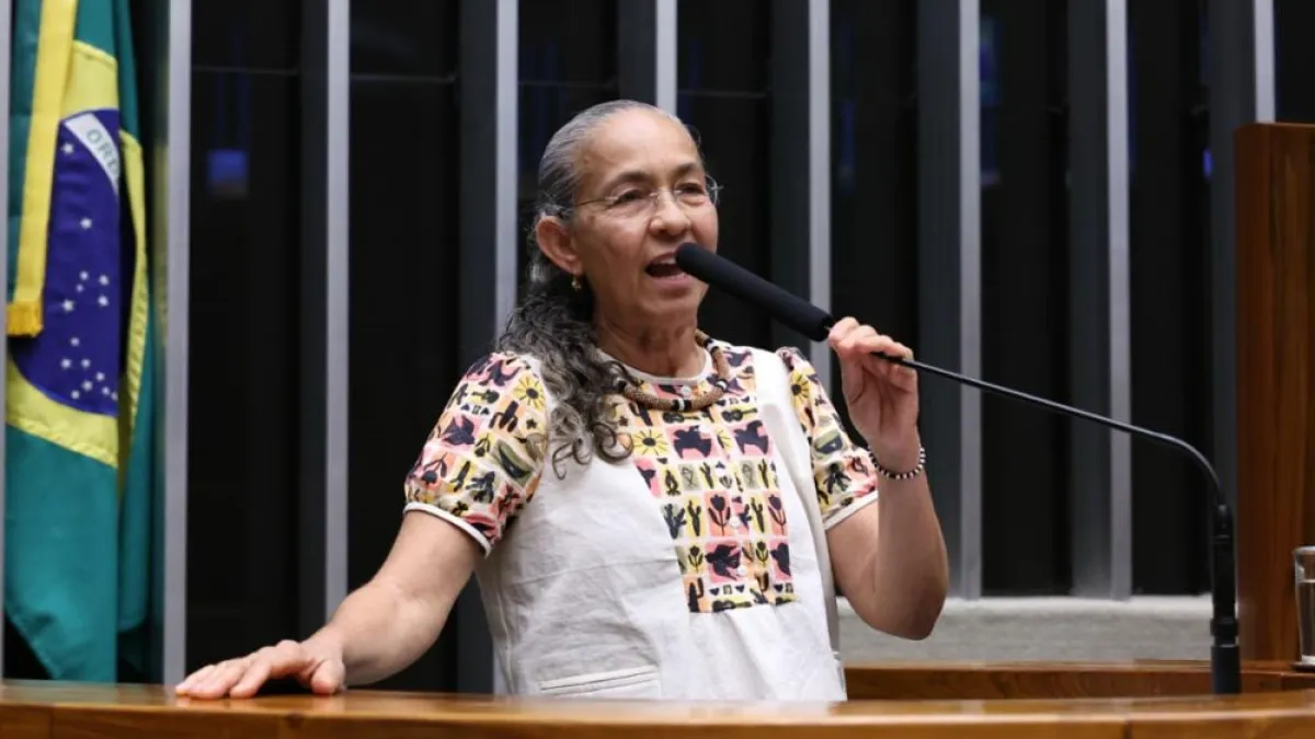 Heloísa Helena deixa Câmara com discurso emocionado e 70 projetos