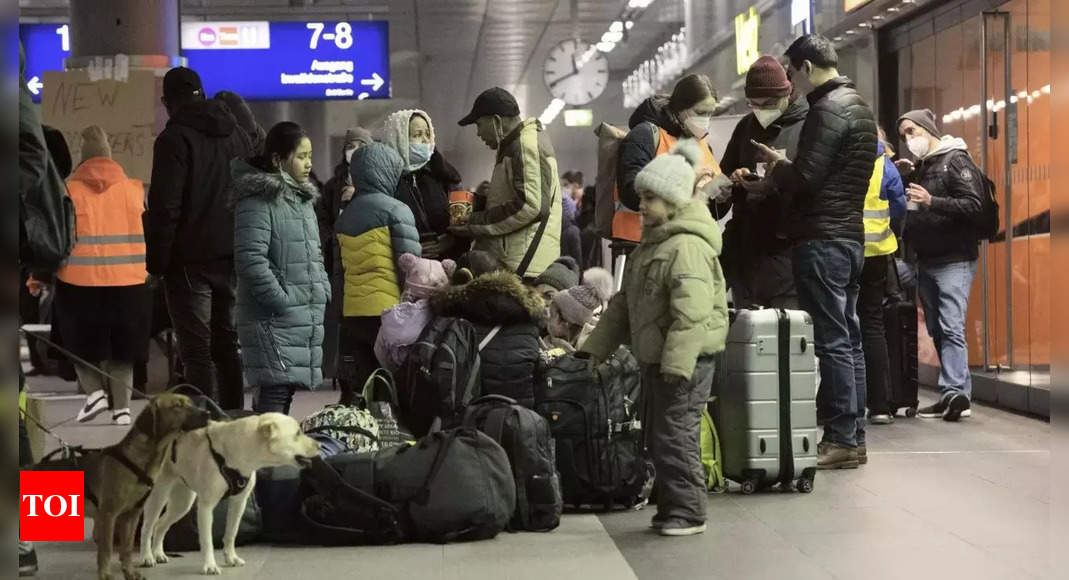 Ucrânia: 'Bem-vindo a Berlim': refugiados ucranianos chegam à Alemanha
