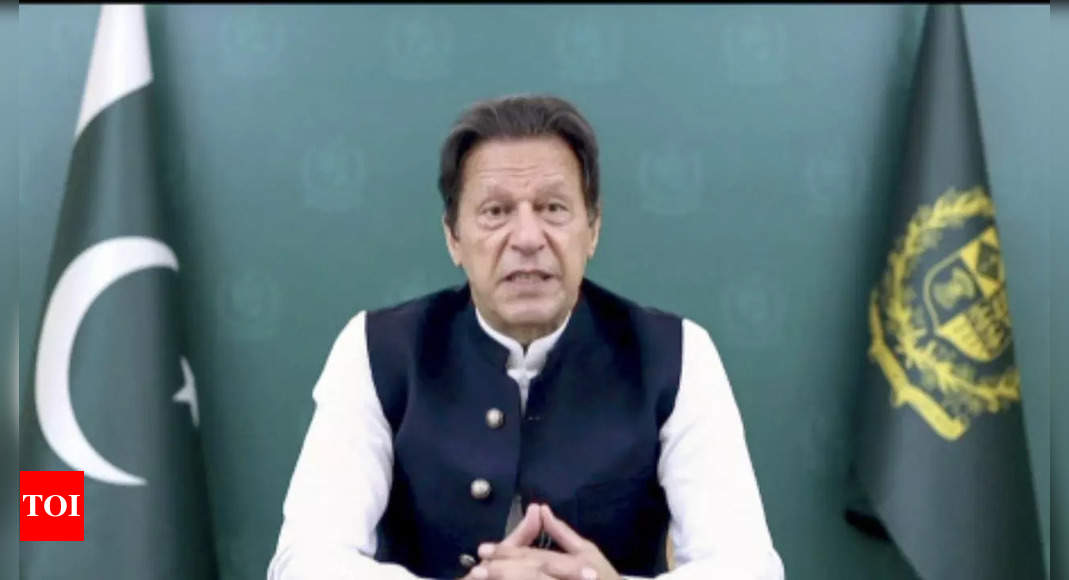 Imran Khan diz que um 'país poderoso' que apoia a Índia está zangado com o Paquistão por sua visita à Rússia