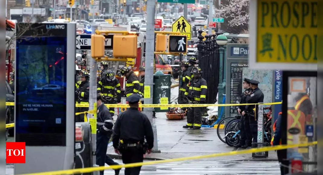 Polícia caça atirador que feriu 10 em ataque no metrô do Brooklyn