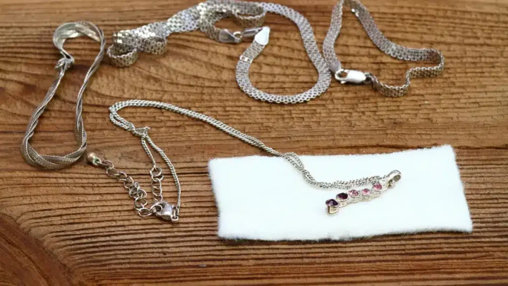 Guia Profissional: Dicas para Limpar Prata 925 Dicas para Limpar Prata 925