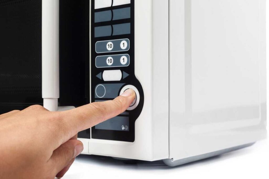 Como preparar e aquecer comida de forma segura para bebês no micro-ondas Como preparar e aquecer comida de forma segura para bebês no micro-ondas