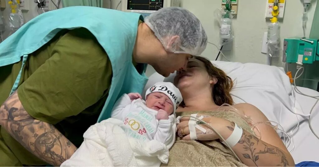 Pedido de noivado após o nascimento toca corações em SC