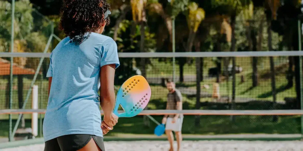Beach Tennis: Por Que Você Deveria Começar a Jogar Ainda Este Mês Beach Tennis