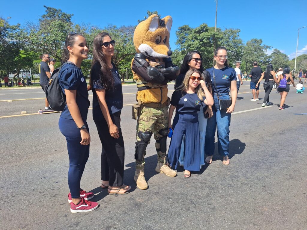 PM Ambiental leva Lobo-Guará ao Eixão do Lazer