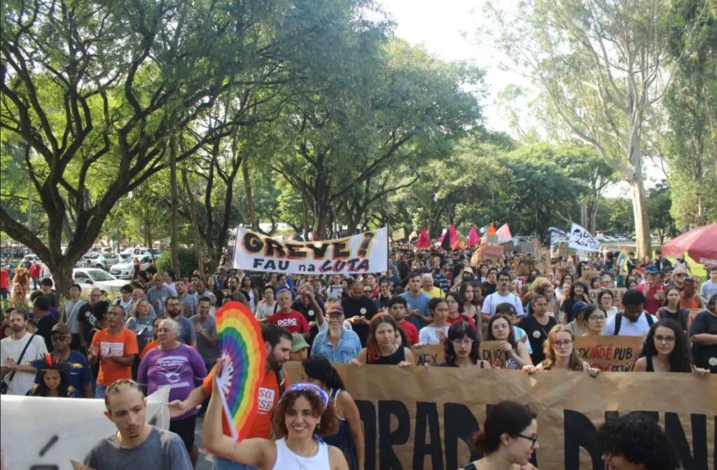 USP: estudantes votam greve