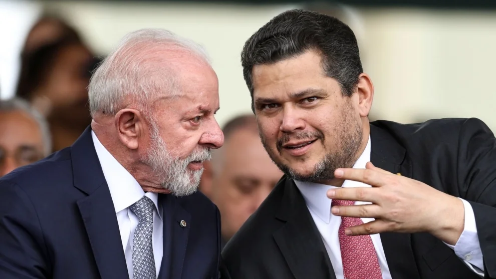 Alcolumbre busca Lula para reatar após derrota de Messias