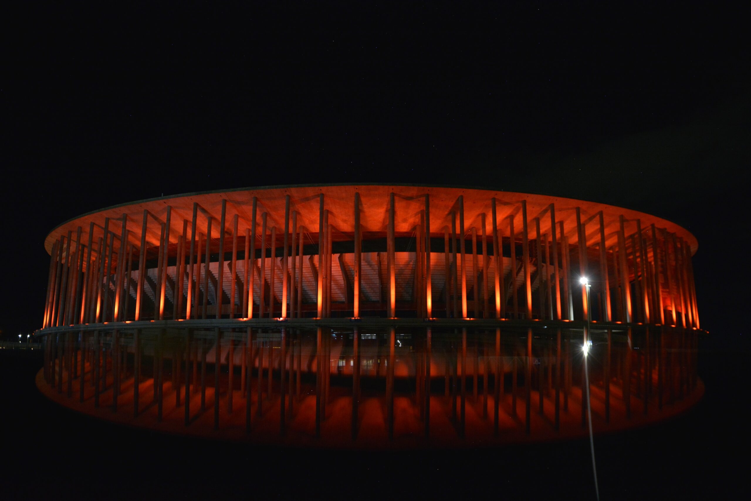 Brasília se ilumina de laranja contra violência infantojuvenil