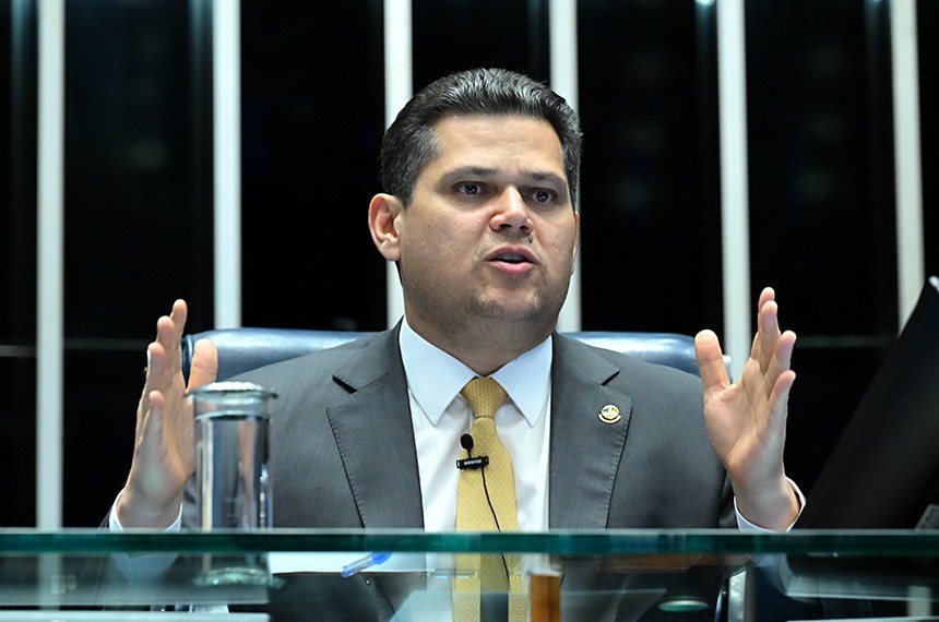 Empresários pedem adiamento do fim da escala 6x1; Alcolumbre evita se comprometer