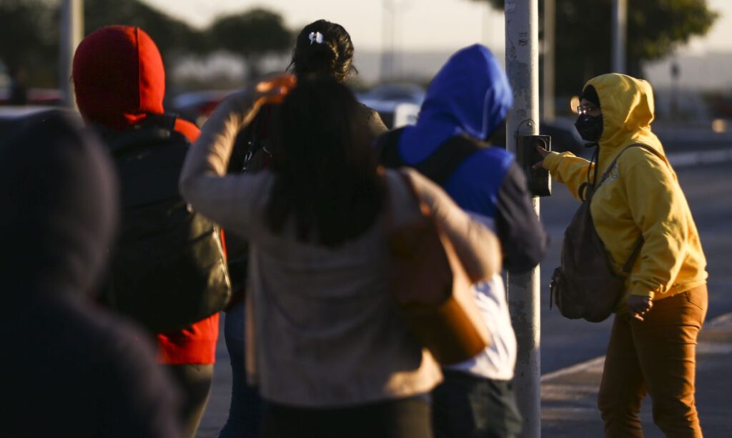 Frente fria traz temporais e ventania para o Sul do Brasil