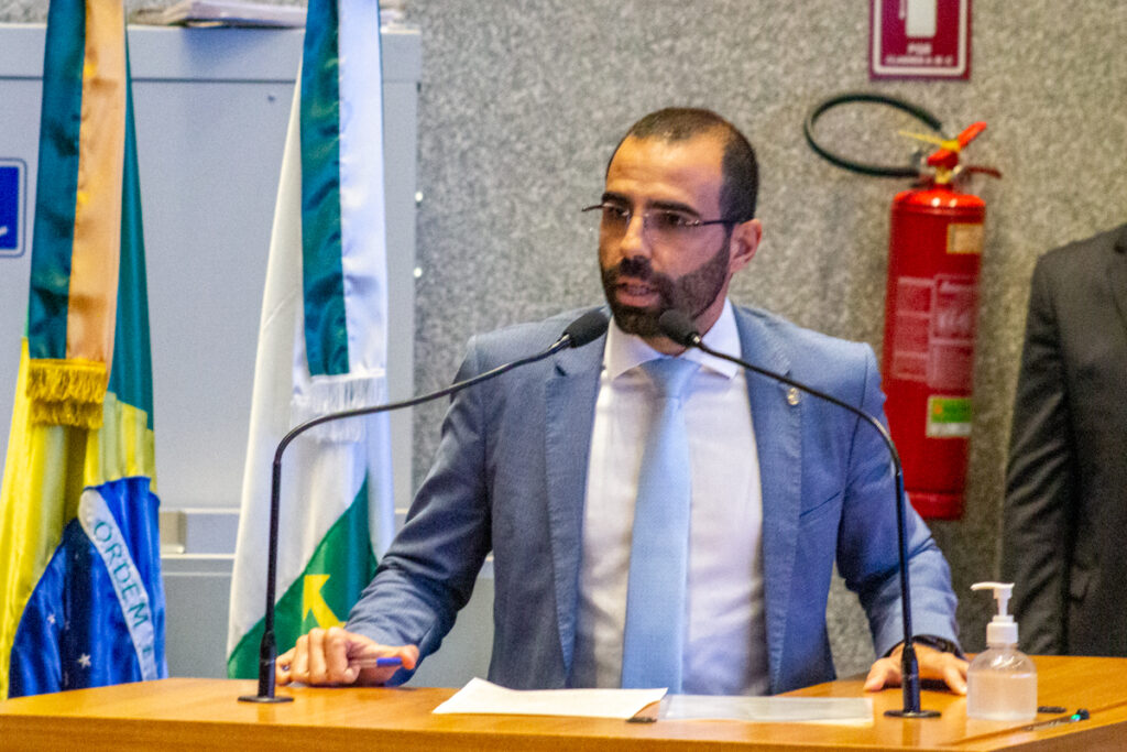 Manzoni lança candidatura a deputado federal com presença de Michelle