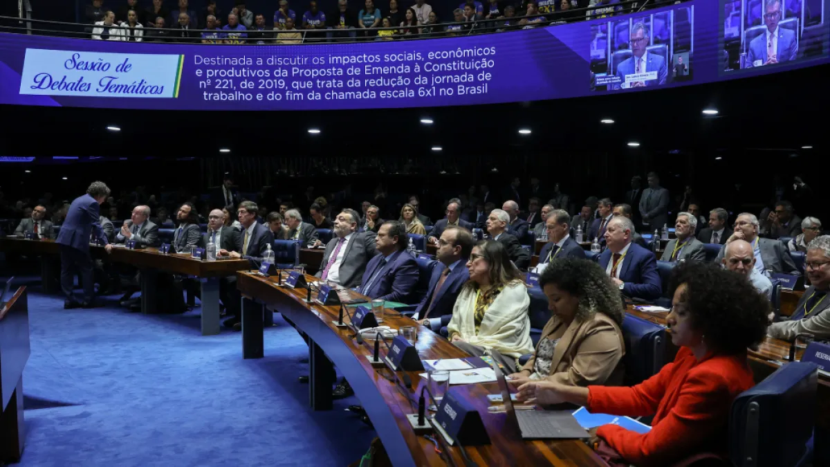 Senado aprova aumento de pena para crimes contra professores e médicos