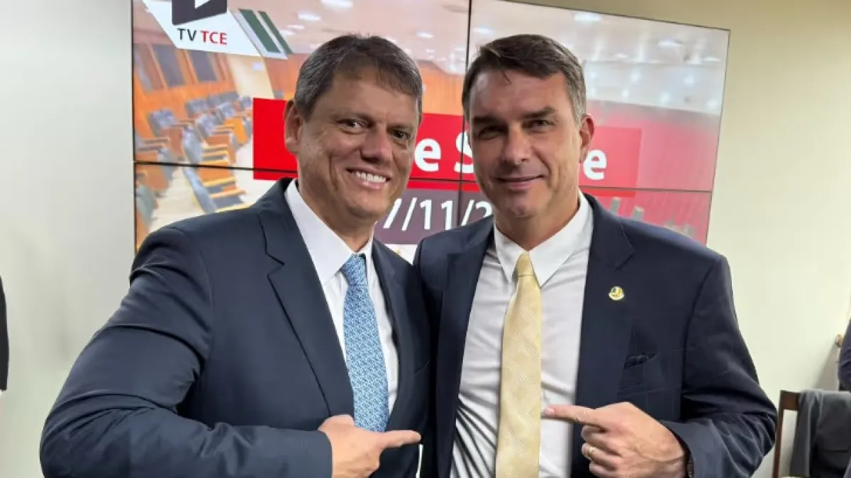 Flávio Bolsonaro transfere QG de campanha para São Paulo