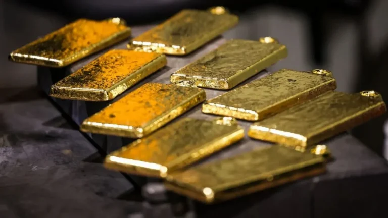 Ouro sobe com foco no Fed, apesar de alta do petróleo