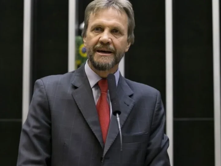Líder do PT na Câmara, Pedro Uczai sofre AVC e é internado em Brasília