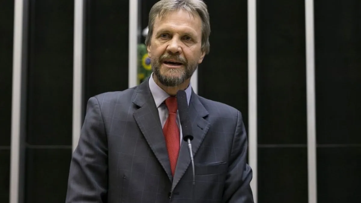 Líder do PT na Câmara, Pedro Uczai sofre AVC e é internado em Brasília