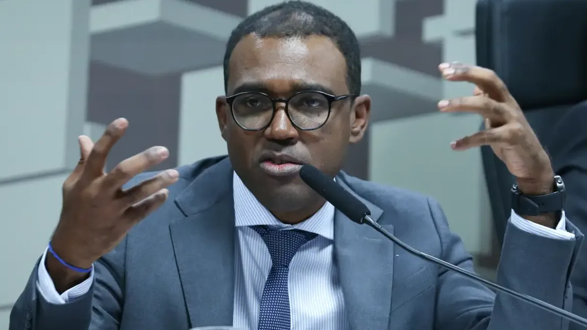 Diretor do BC relata à PF ambiente hostil e medo de vazamentos no caso Master