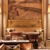 Surrealismo gastronômico: luxo à mesa em Paris
