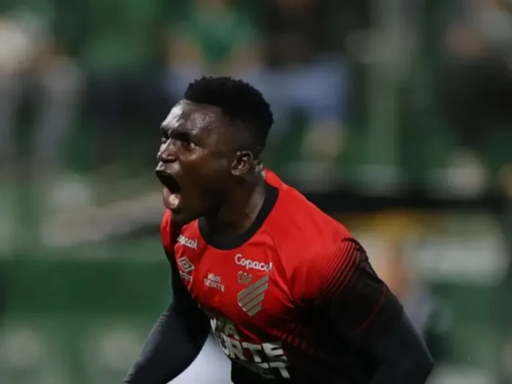 Athletico-PR empata com Bragantino e perde chance de encostar no líder